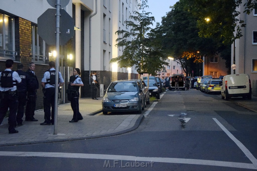 Einsatz BF Bedrohungslage Koeln Kalk P26.JPG - Miklos Laubert